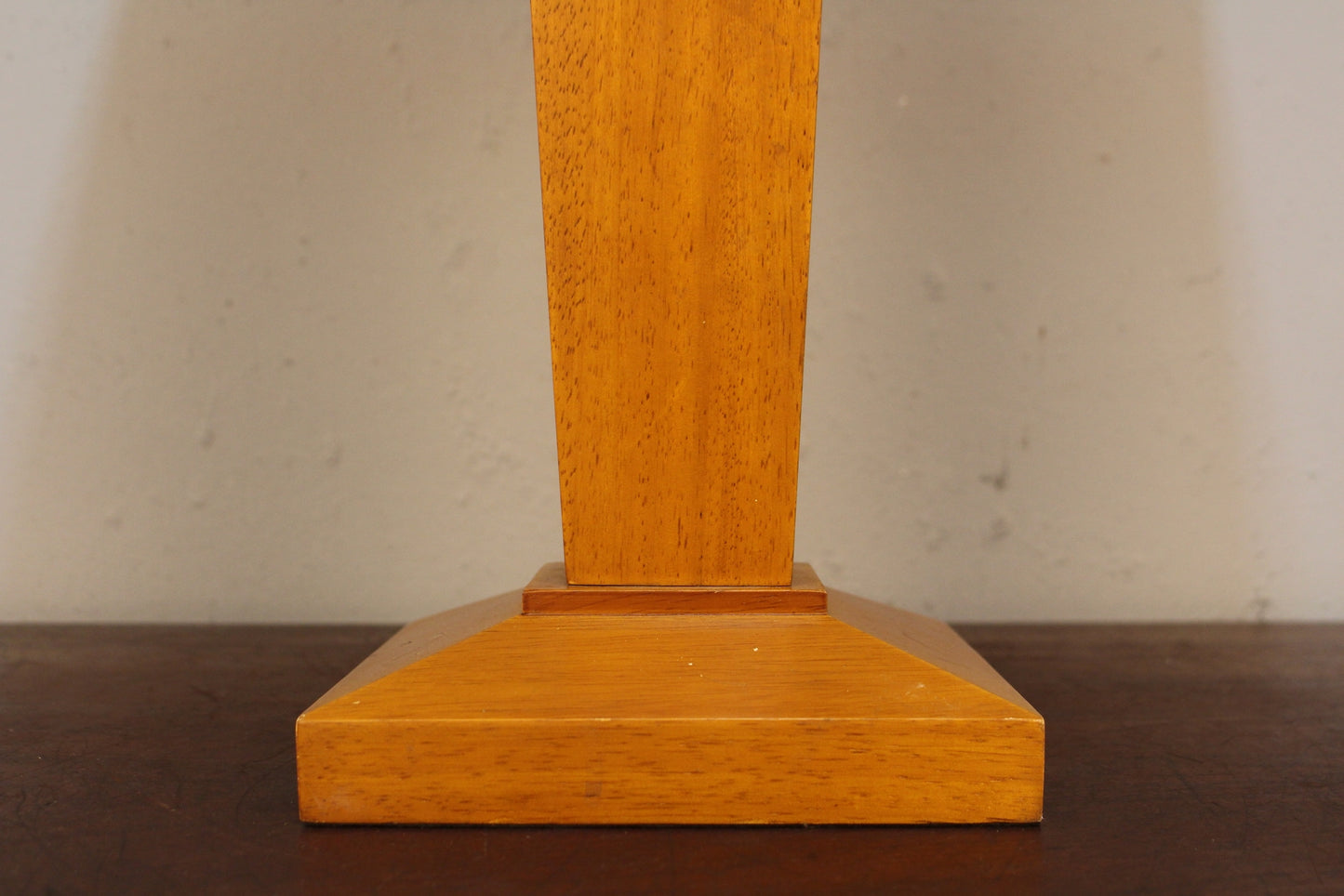 Arts & Crafts-Style Stained Glass Table Lamp