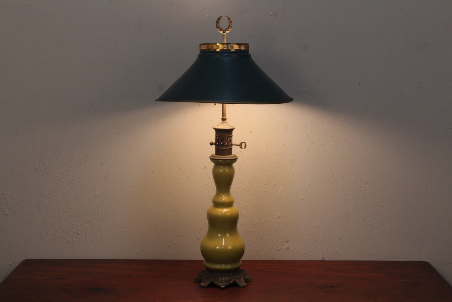 Art Deco Chartreuse Glass Table Lamp