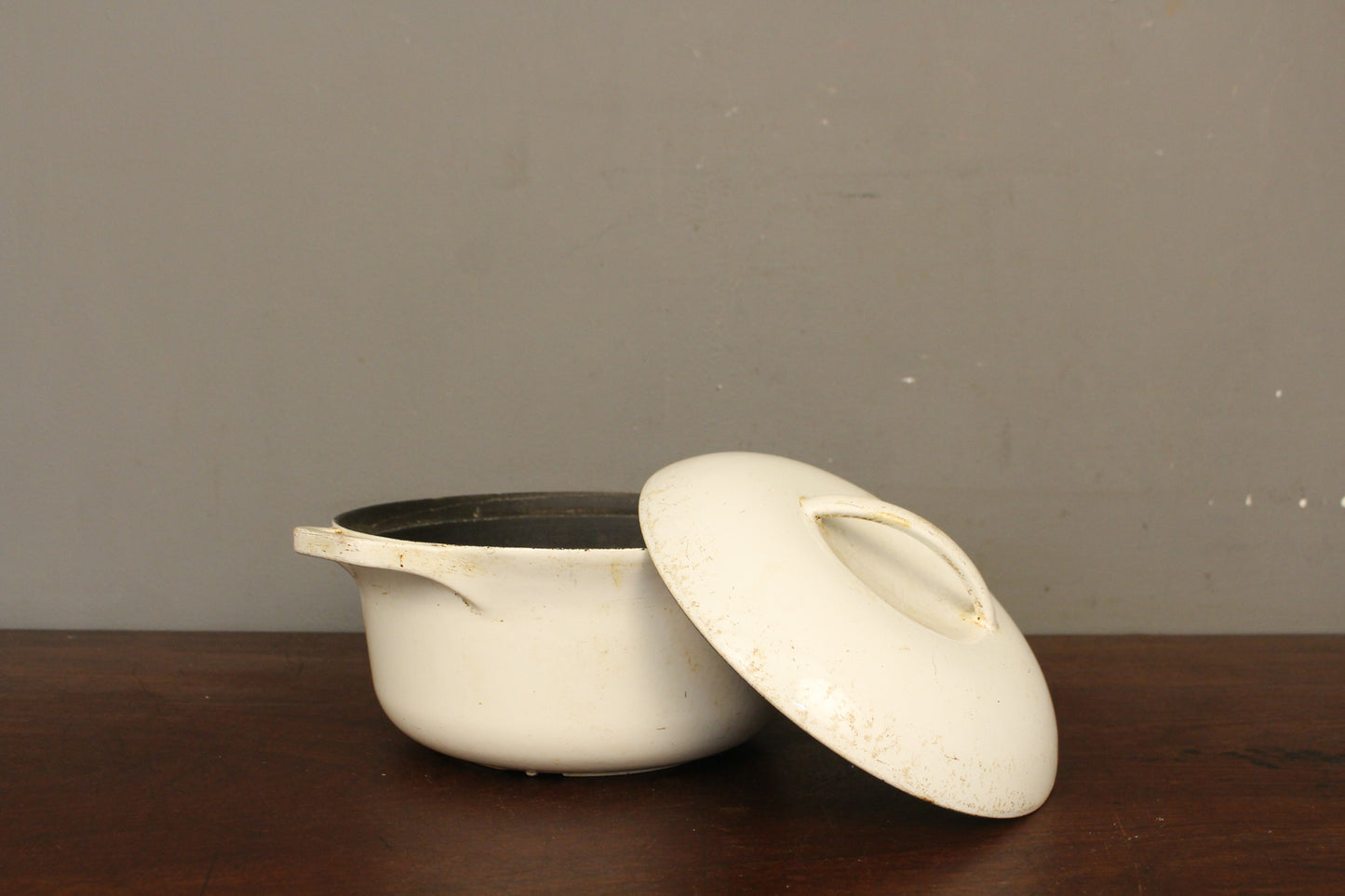 White Cast Iron Enamel Dutch Oven